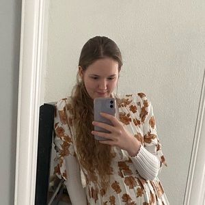 Meet your Posher, Caitlin